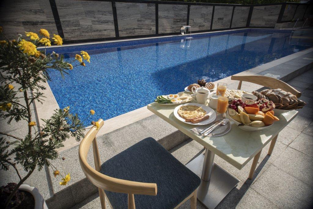 קובולטי Chveni Ezo Boutique Hotel מראה חיצוני תמונה