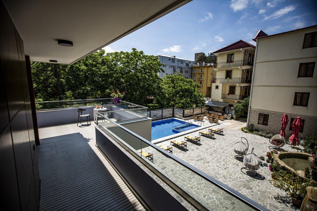 קובולטי Chveni Ezo Boutique Hotel מראה חיצוני תמונה